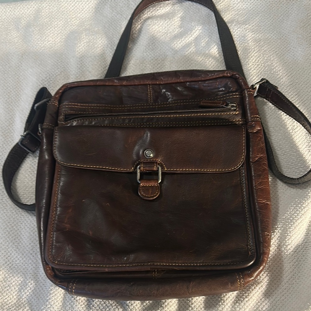 Brown Leather Crossbody Bag with Adjustable Strap